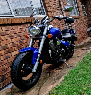 SUZUKI BOULEVARD M50  VZ 800  ONLY 25000 KMS