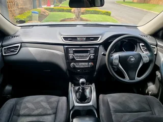 2016 NISSAN X-TRAIL DCI SERVICE HISTORY AND SPARE KEYS