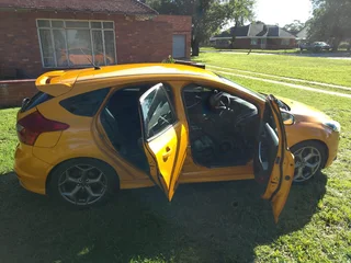 2013 Ford Focus 2l ST Hatchback