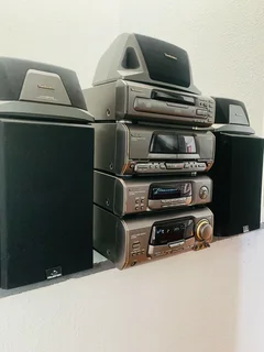 Technics 5CD changer Hifi  with celeston 3 speakers in excellent condition for only R3000 not nego