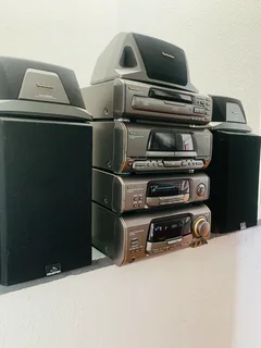 Technics 5CD changer Hifi  with celeston 3 speakers in excellent condition for only R3000 not nego