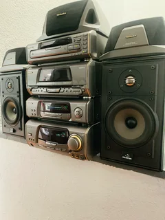 Technics 5CD changer Hifi  with celeston 3 speakers in excellent condition for only R3000 not nego