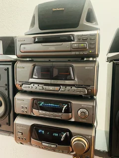 Technics 5CD changer Hifi  with celeston 3 speakers in excellent condition for only R3000 not nego