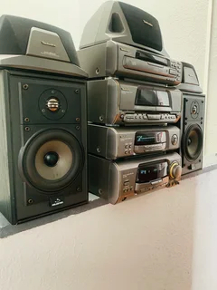 Technics 5CD changer Hifi  with celeston 3 speakers in excellent condition for only R3000 not nego