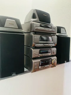 Technics 5CD changer Hifi  with celeston 3 speakers in excellent condition for only R3000 not nego