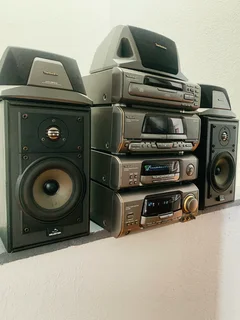 Technics 5CD changer Hifi  with celeston 3 speakers in excellent condition for only R3000 not nego