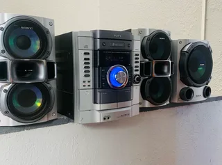 Sony powerfull sound system in good condition with amazing sound for R3500 only and no scammers