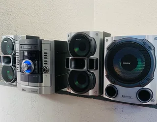 Sony powerfull sound system in good condition with amazing sound for R3500 only and no scammers