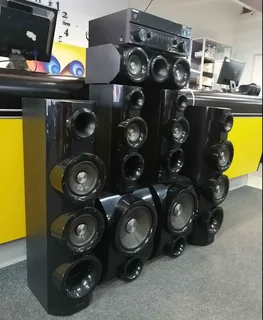 Samsung 3D blue ray sound system and remote controls in excellent condition working  No scammers