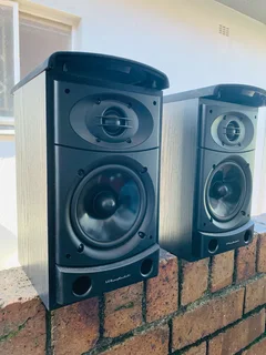 Wharefedale Xarus1000 bookshelf speakers in excellent condition for only R1,200 not negotiable