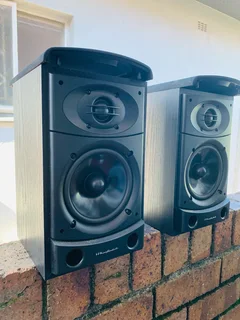 Wharefedale Xarus1000 bookshelf speakers in excellent condition for only R1,200 not negotiable