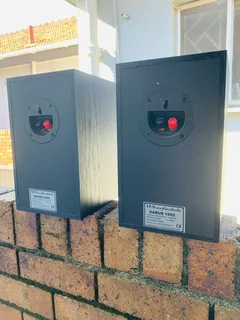 Wharefedale Xarus1000 bookshelf speakers in excellent condition for only R1,200 not negotiable