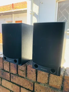 Wharefedale Xarus1000 bookshelf speakers in excellent condition for only R1,200 not negotiable