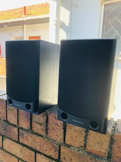 Wharefedale Xarus1000 bookshelf speakers in excellent condition for only R1,200 not negotiable