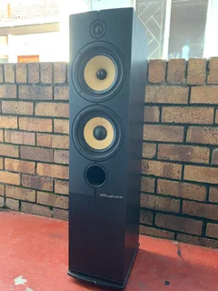 Wharefedale diamond 8.4 speaker for sale only (1) speaker working  for only R1000 not negotiable
