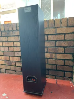 Wharefedale diamond 8.4 speaker for sale only (1) speaker working  for only R1000 not negotiable