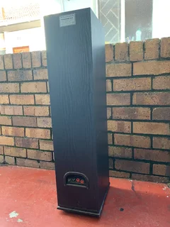 Wharefedale diamond 8.4 speaker for sale only (1) speaker working  for only R1000 not negotiable