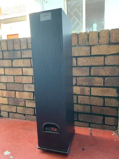 Wharefedale diamond 8.4 speaker for sale only (1) speaker working  for only R1000 not negotiable