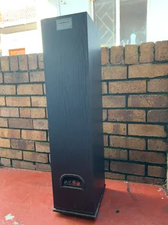 Wharefedale diamond 8.4 speaker for sale only (1) speaker working  for only R1000 not negotiable