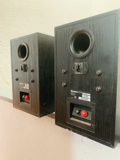 Boston CR 77 amazing speaker with excellent sound quality for only R2,600 not negotiable please
