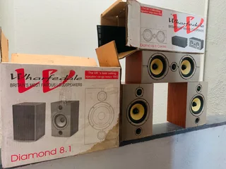 Wharefedale Diamond 8 center speaker and Diamond 8 bookshelves with box in excellent condition