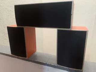 Wharefedale Diamond 8 center speaker and Diamond 8 bookshelves with box in excellent condition