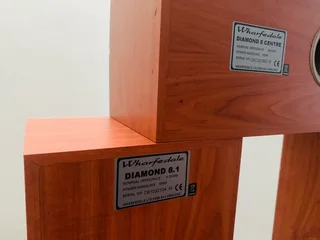 Wharefedale Diamond 8 center speaker and Diamond 8 bookshelves with box in excellent condition
