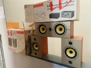 Wharefedale Diamond 8 center speaker and Diamond 8 bookshelves with box in excellent condition