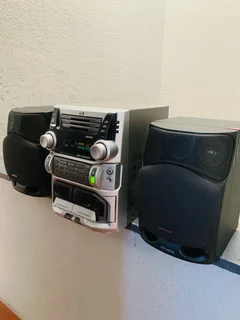 JVC 3 CD changer powerfull HIFI with amazing sound in good condition and no scammers please