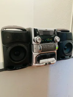 JVC 3 CD changer powerfull HIFI with amazing sound in good condition and no scammers please