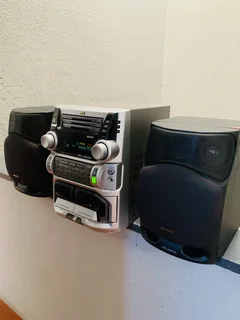 JVC 3 CD changer powerfull HIFI with amazing sound in good condition and no scammers please