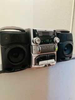 JVC 3 CD changer powerfull HIFI with amazing sound in good condition and no scammers please