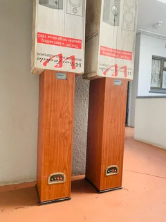 Wharefedale Diamond 8.4 Speakers with box in excellent working condition for only R2800 not negotiab