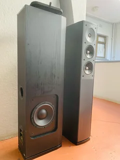 Jamo S606 floor standing speakers with inbuilt subwoofer working  for only R5500 not negotiable