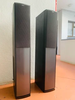 Jamo S606 floor standing speakers with inbuilt subwoofer working  for only R5500 not negotiable