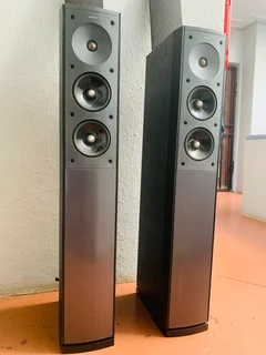 Jamo S606 floor standing speakers with inbuilt subwoofer working  for only R5500 not negotiable
