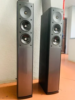 Jamo S606 floor standing speakers with inbuilt subwoofer working  for only R5500 not negotiable