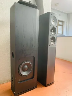 Jamo S606 floor standing speakers with inbuilt subwoofer working  for only R5500 not negotiable
