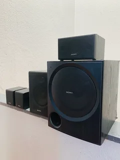 Sony active subwoofer with speakers in excellent working condition for only R1200 not negotiable