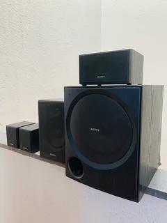 Sony active subwoofer with speakers in excellent working condition for only R1200 not negotiable