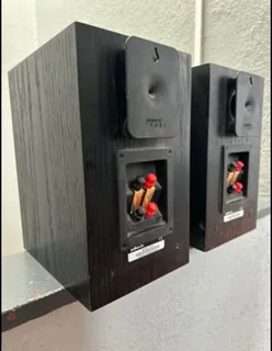 Polk Audio RTi4 speakers with amazing sound working 100% for only R3,000 not negotiable please