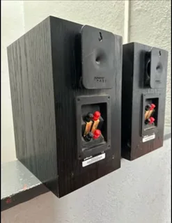 Polk Audio RTi4 speakers with amazing sound working 100% for only R3,000 not negotiable please