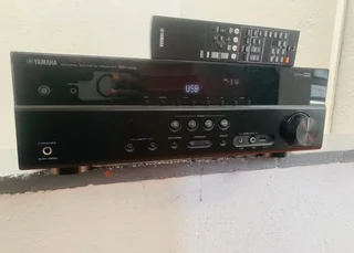 Yamaha amplifier with remote control including HDMI and USB working 100% for only R2,900 not negotia