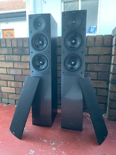 Jamo S506 floor standing speakers working 100% for only R2,300 not negotiable please and no scammers