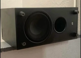 Jamo active subwoofer working 100% for only R2,000 unfortunately not negotiable please