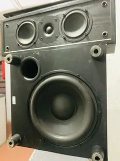 Jamo active subwoofer SUB210 and center speaker for only R1600 not negotiable please
