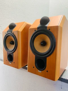 Bowers and Winkins CDM1 Special Edition speakers in excellent condition for only R7000 not negotiabl