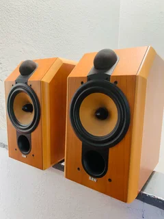 Bowers and Winkins CDM1 Special Edition speakers in excellent condition for only R7000 not negotiabl