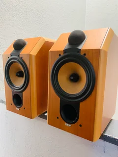 Bowers and Winkins CDM1 Special Edition speakers in excellent condition for only R7000 not negotiabl