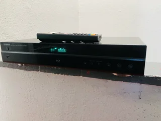 Yamaha Bluray BD-S667 with remote control working 100% for only R1600 not negotiable please